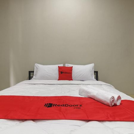 RedDoorz near Puri Indah Mall Dżakarta Zewnętrze zdjęcie