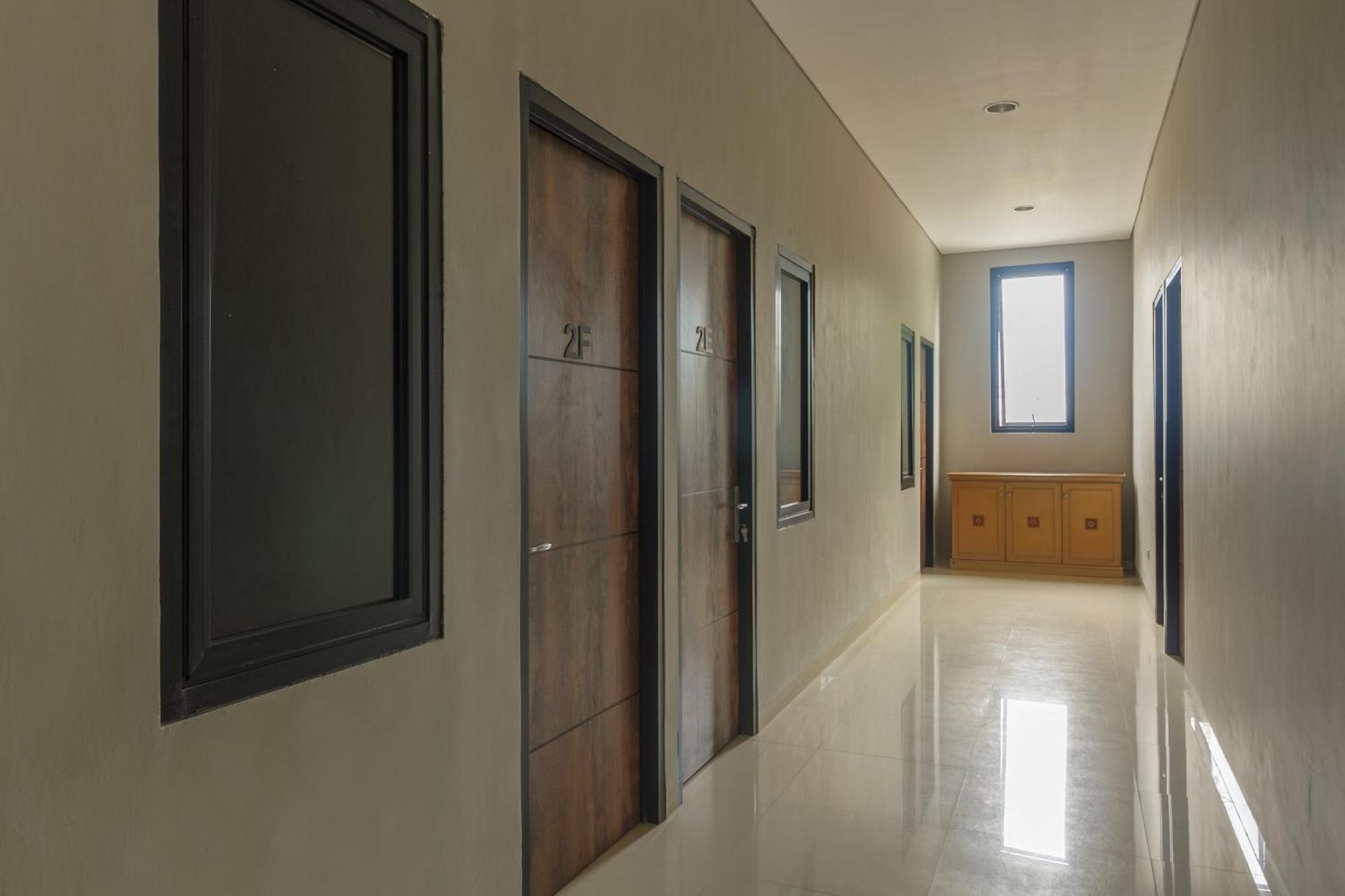 RedDoorz near Puri Indah Mall Dżakarta Zewnętrze zdjęcie