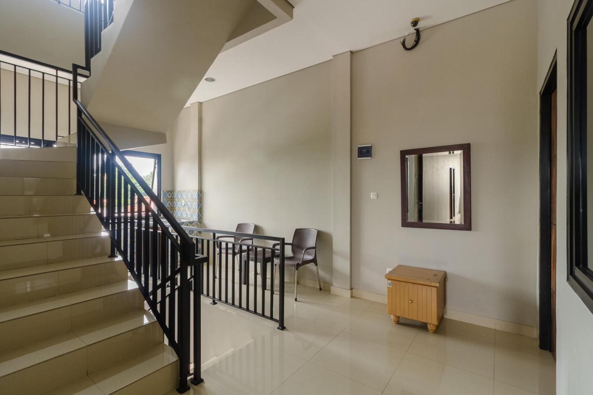 RedDoorz near Puri Indah Mall Dżakarta Zewnętrze zdjęcie