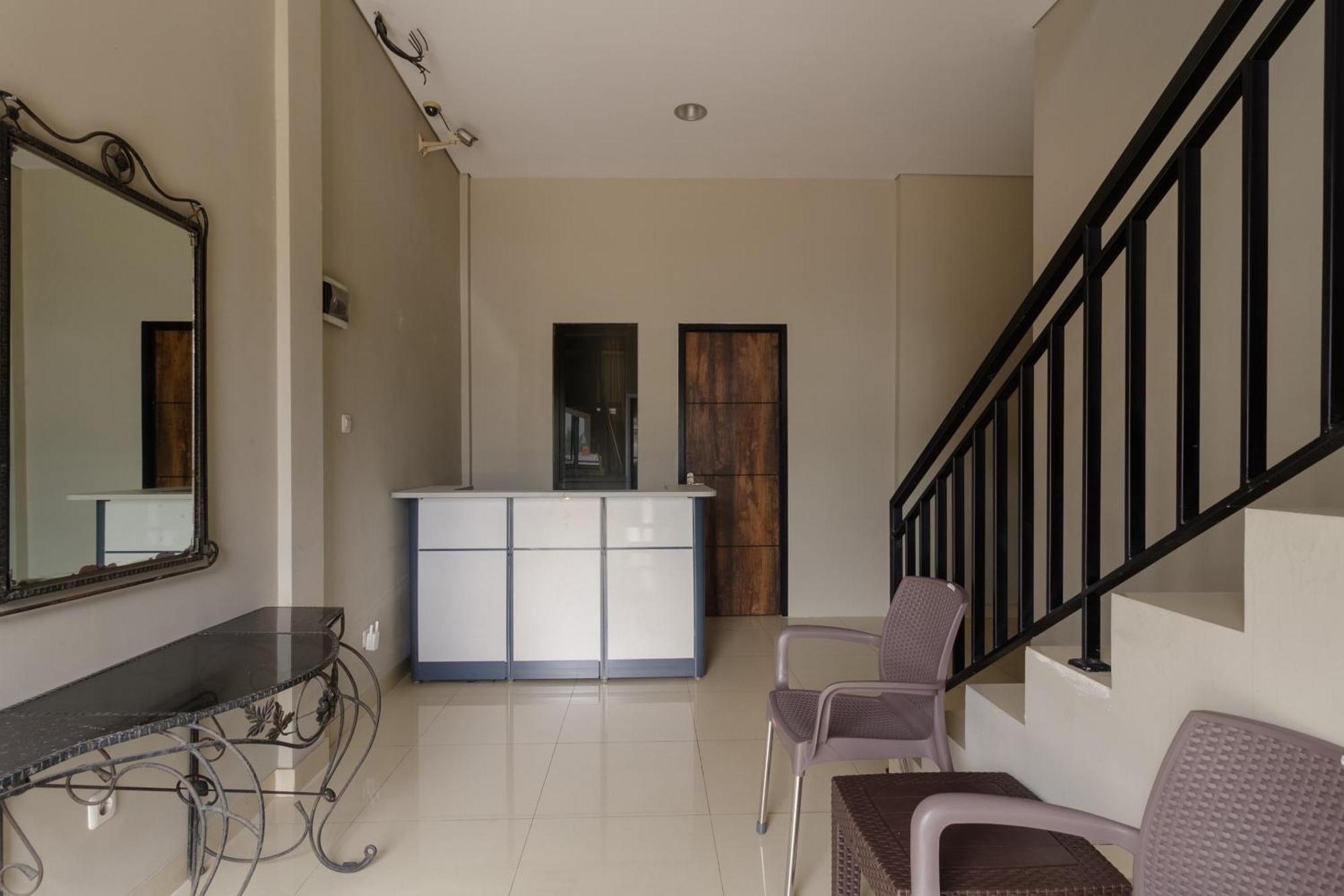 RedDoorz near Puri Indah Mall Dżakarta Zewnętrze zdjęcie