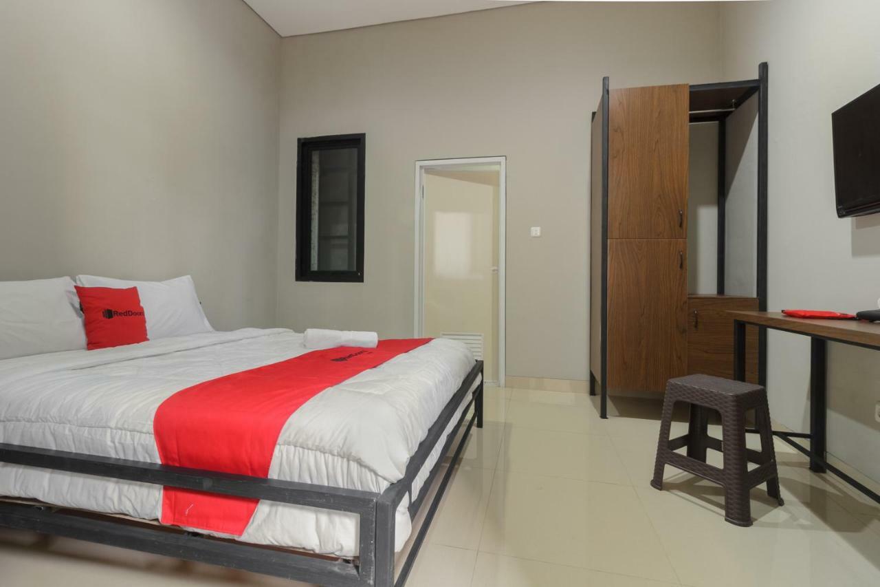 RedDoorz near Puri Indah Mall Dżakarta Zewnętrze zdjęcie