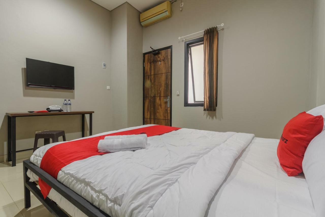 RedDoorz near Puri Indah Mall Dżakarta Zewnętrze zdjęcie
