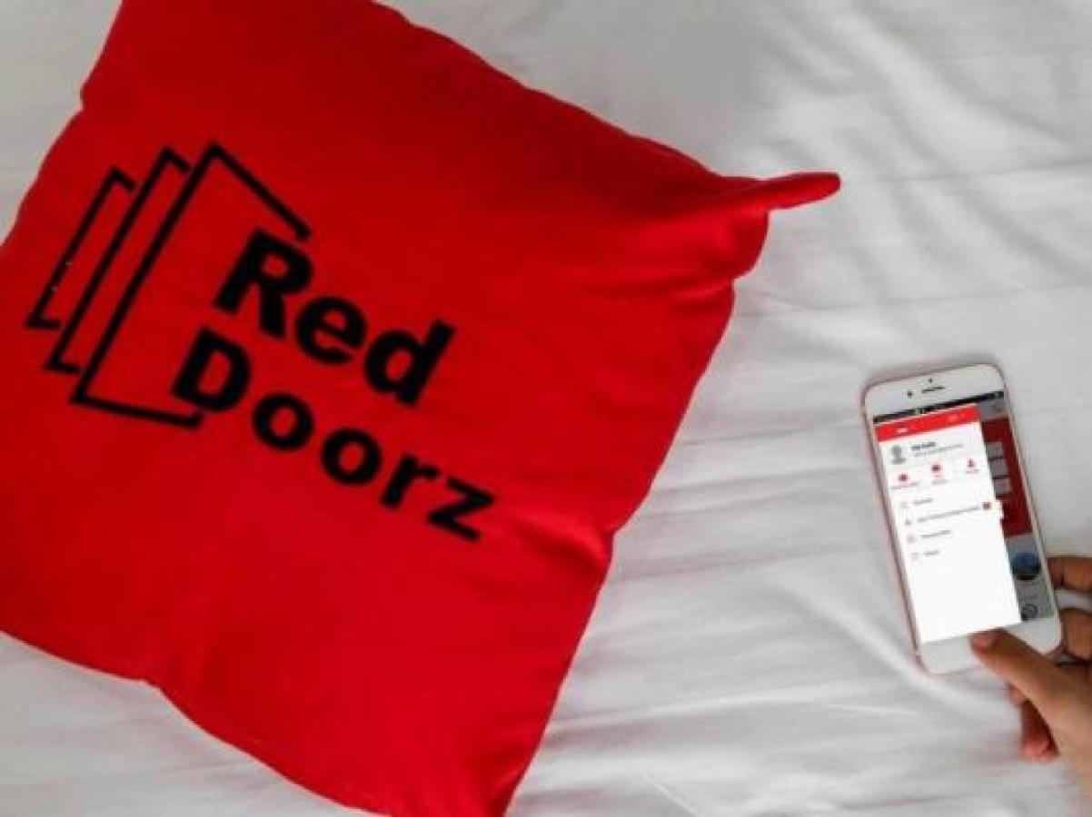 RedDoorz near Puri Indah Mall Dżakarta Zewnętrze zdjęcie